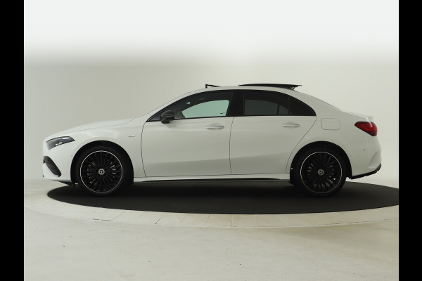 Mercedes-Benz A-Klasse 250 e Business Solution AMG | AMG Line Plus pakket | Nightpakket | Parkeerpakket met 360°-camera | Head-up display | Extra USB-poorten | Antidiefstalpakket URBAN GUARD PLUS | KEYLESS GO-comfortpakket |