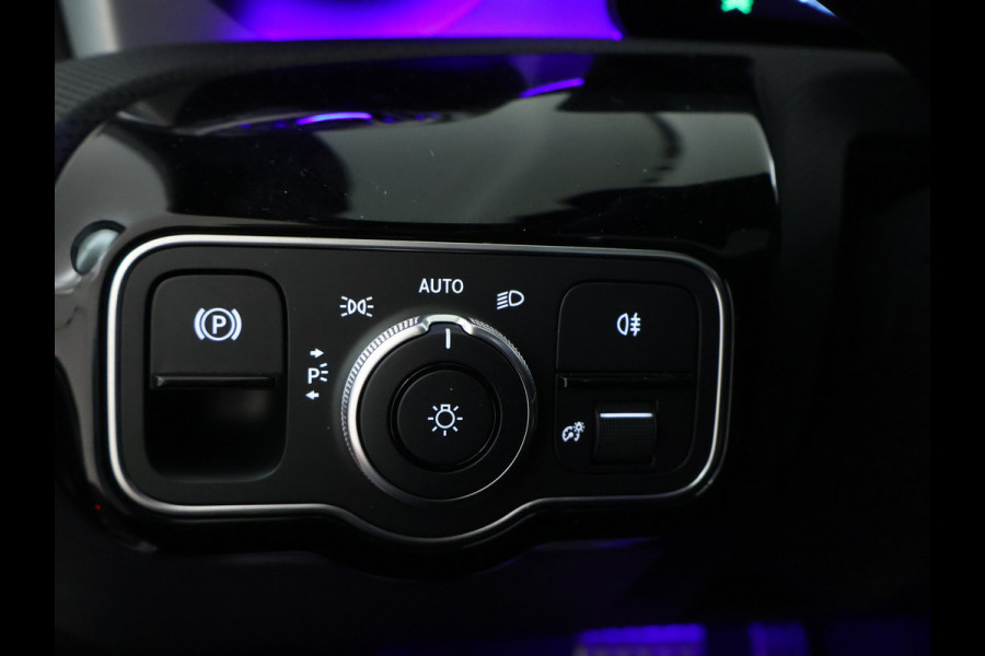 Mercedes-Benz A-Klasse 250 e Business Solution AMG | AMG Line Plus pakket | Nightpakket | Parkeerpakket met 360°-camera | Head-up display | Extra USB-poorten | Antidiefstalpakket URBAN GUARD PLUS | KEYLESS GO-comfortpakket |