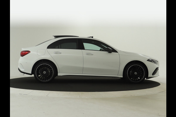 Mercedes-Benz A-Klasse 250 e Business Solution AMG | AMG Line Plus pakket | Nightpakket | Parkeerpakket met 360°-camera | Head-up display | Extra USB-poorten | Antidiefstalpakket URBAN GUARD PLUS | KEYLESS GO-comfortpakket |