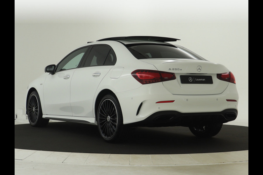 Mercedes-Benz A-Klasse 250 e Business Solution AMG | AMG Line Plus pakket | Nightpakket | Parkeerpakket met 360°-camera | Head-up display | Extra USB-poorten | Antidiefstalpakket URBAN GUARD PLUS | KEYLESS GO-comfortpakket |