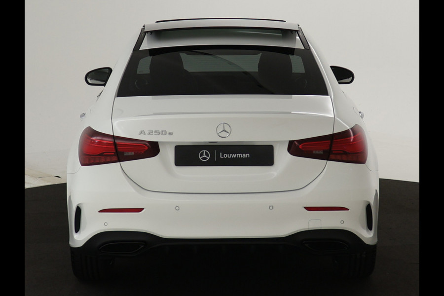 Mercedes-Benz A-Klasse 250 e Business Solution AMG | AMG Line Plus pakket | Nightpakket | Parkeerpakket met 360°-camera | Head-up display | Extra USB-poorten | Antidiefstalpakket URBAN GUARD PLUS | KEYLESS GO-comfortpakket |