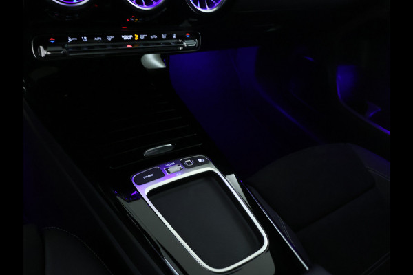 Mercedes-Benz A-Klasse 250 e Business Solution AMG | AMG Line Plus pakket | Nightpakket | Parkeerpakket met 360°-camera | Head-up display | Extra USB-poorten | Antidiefstalpakket URBAN GUARD PLUS | KEYLESS GO-comfortpakket |