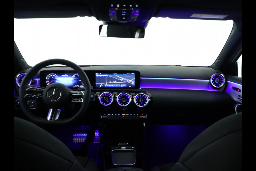Mercedes-Benz A-Klasse 250 e Business Solution AMG | AMG Line Plus pakket | Nightpakket | Parkeerpakket met 360°-camera | Head-up display | Extra USB-poorten | Antidiefstalpakket URBAN GUARD PLUS | KEYLESS GO-comfortpakket |