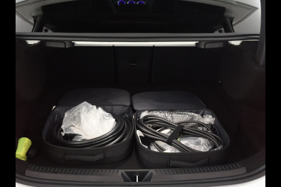 Mercedes-Benz A-Klasse 250 e Business Solution AMG | AMG Line Plus pakket | Nightpakket | Parkeerpakket met 360°-camera | Head-up display | Extra USB-poorten | Antidiefstalpakket URBAN GUARD PLUS | KEYLESS GO-comfortpakket |