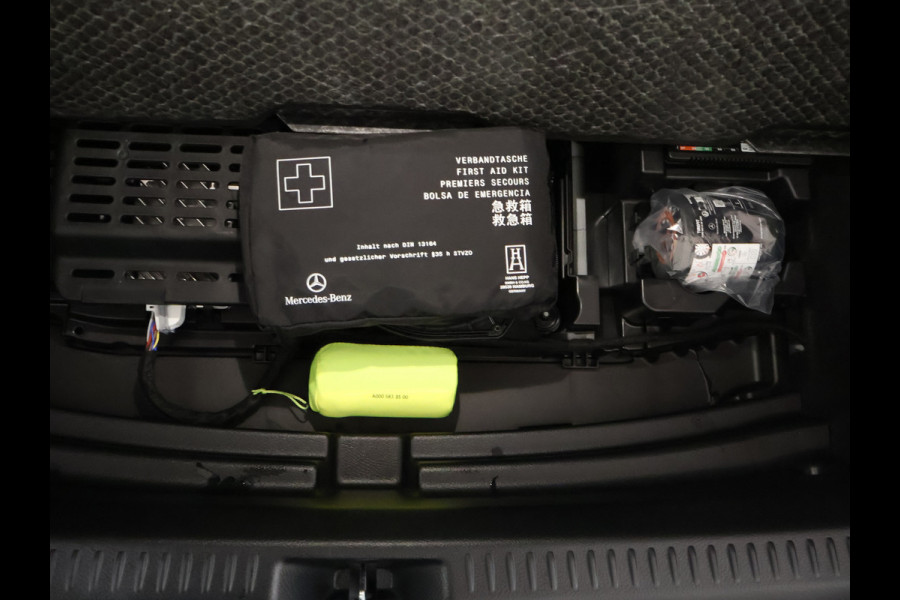 Mercedes-Benz A-Klasse 250 e Business Solution AMG | AMG Line Plus pakket | Nightpakket | Parkeerpakket met 360°-camera | Head-up display | Extra USB-poorten | Antidiefstalpakket URBAN GUARD PLUS | KEYLESS GO-comfortpakket |
