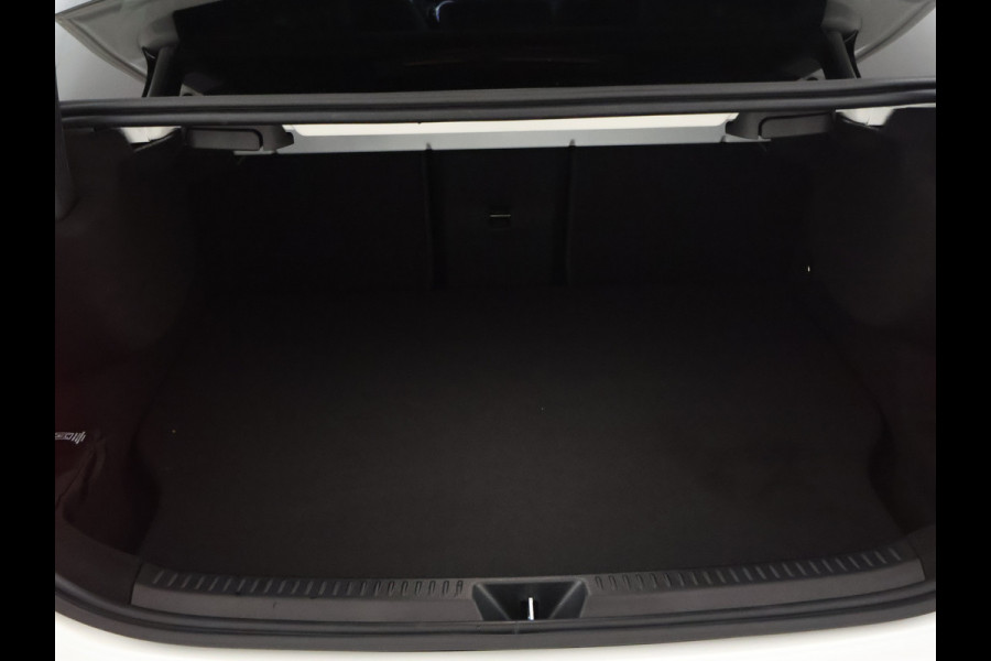 Mercedes-Benz A-Klasse 250 e Business Solution AMG | AMG Line Plus pakket | Nightpakket | Parkeerpakket met 360°-camera | Head-up display | Extra USB-poorten | Antidiefstalpakket URBAN GUARD PLUS | KEYLESS GO-comfortpakket |