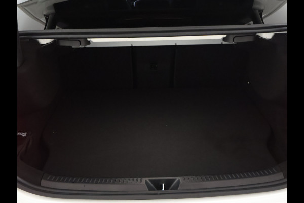 Mercedes-Benz A-Klasse 250 e Business Solution AMG | AMG Line Plus pakket | Nightpakket | Parkeerpakket met 360°-camera | Head-up display | Extra USB-poorten | Antidiefstalpakket URBAN GUARD PLUS | KEYLESS GO-comfortpakket |
