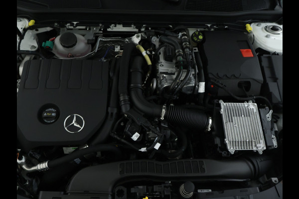 Mercedes-Benz A-Klasse 250 e Business Solution AMG | AMG Line Plus pakket | Nightpakket | Parkeerpakket met 360°-camera | Head-up display | Extra USB-poorten | Antidiefstalpakket URBAN GUARD PLUS | KEYLESS GO-comfortpakket |