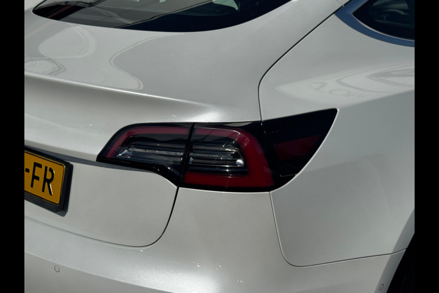 Tesla Model 3 Standard RWD Plus 60 kWh |NL AUTO | CAMERA | LEDER | PANO ! 2DE PINKSTERDAG GEOPEND VAN 10:00 UUR T/M 17:00 UUR
