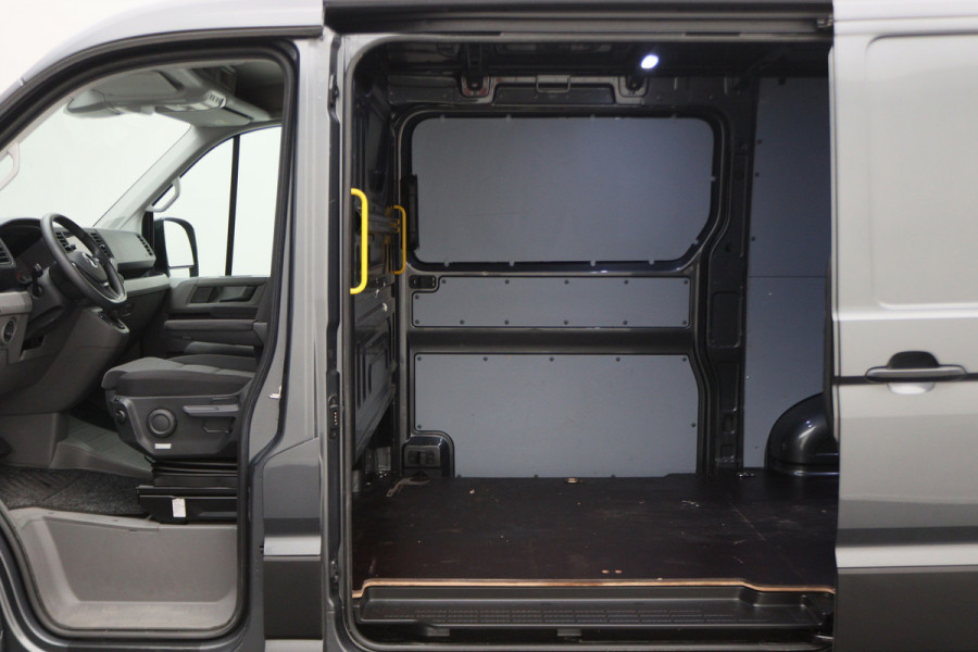 Volkswagen Crafter 35 2.0 TDI DSG L3H2 2x Schuifdeur, ACC, Camera, Apple Carplay, DAB, 3000KG Trekhaak, 17''