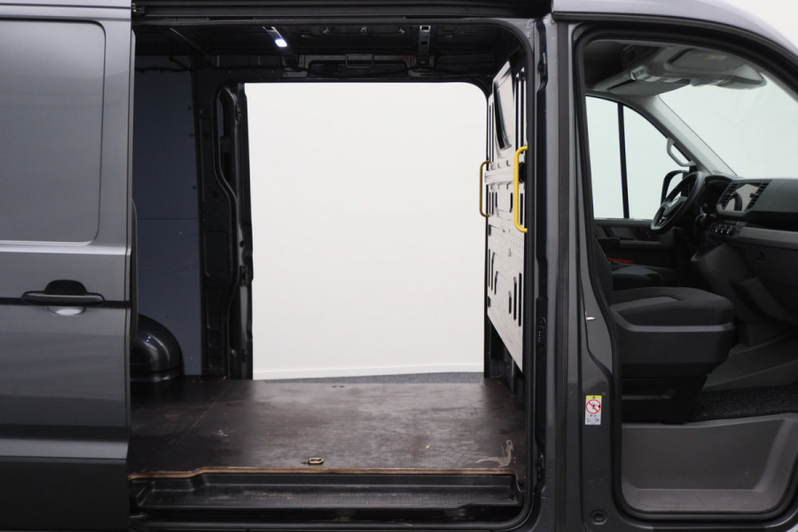 Volkswagen Crafter 35 2.0 TDI DSG L3H2 2x Schuifdeur, ACC, Camera, Apple Carplay, DAB, 3000KG Trekhaak, 17''
