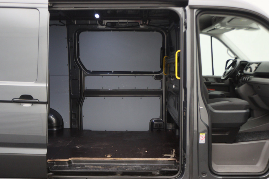 Volkswagen Crafter 35 2.0 TDI DSG L3H2 2x Schuifdeur, ACC, Camera, Apple Carplay, DAB, 3000KG Trekhaak, 17''