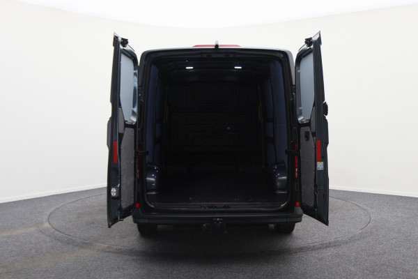 Volkswagen Crafter 35 2.0 TDI DSG L3H2 2x Schuifdeur, ACC, Camera, Apple Carplay, DAB, 3000KG Trekhaak, 17''