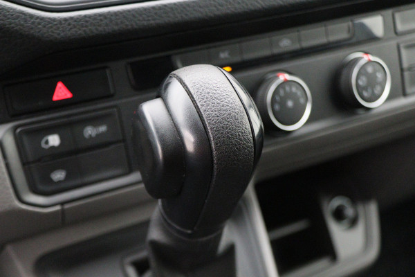 Volkswagen Crafter 35 2.0 TDI DSG L3H2 2x Schuifdeur, ACC, Camera, Apple Carplay, DAB, 3000KG Trekhaak, 17''