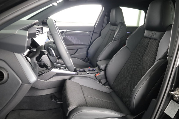 Audi A3 Sportback 45 TFSI e S edition Competition 272pk | Panoramadak | 19 inch lichtmetalen velgen | Sonos Premium Audio | Navigatie