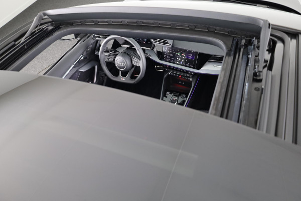 Audi A3 Sportback 45 TFSI e S edition Competition 272pk | Panoramadak | 19 inch lichtmetalen velgen | Sonos Premium Audio | Navigatie