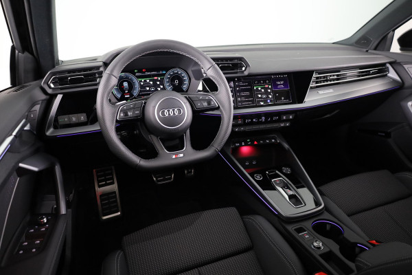 Audi A3 Sportback 45 TFSI e S edition Competition 272pk | Panoramadak | 19 inch lichtmetalen velgen | Sonos Premium Audio | Navigatie