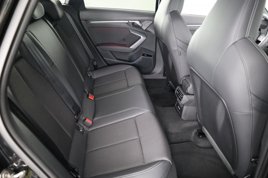 Audi A3 Sportback 45 TFSI e S edition Competition 272pk | Panoramadak | 19 inch lichtmetalen velgen | Sonos Premium Audio | Navigatie