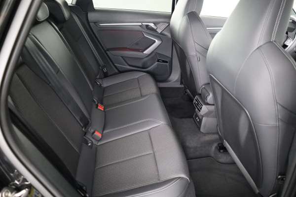 Audi A3 Sportback 45 TFSI e S edition Competition 272pk | Panoramadak | 19 inch lichtmetalen velgen | Sonos Premium Audio | Navigatie