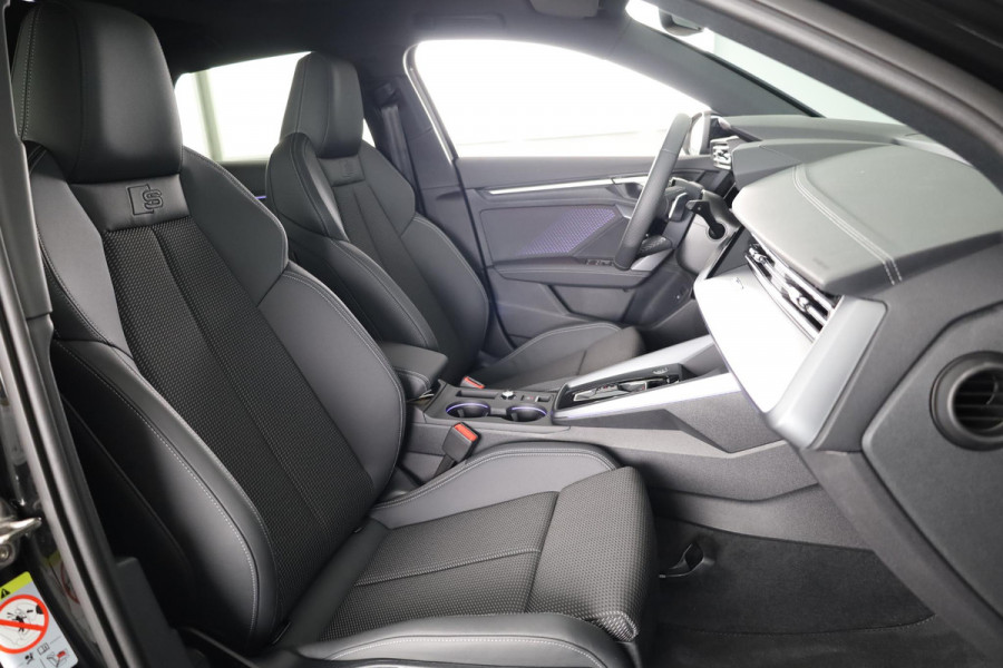 Audi A3 Sportback 45 TFSI e S edition Competition 272pk | Panoramadak | 19 inch lichtmetalen velgen | Sonos Premium Audio | Navigatie