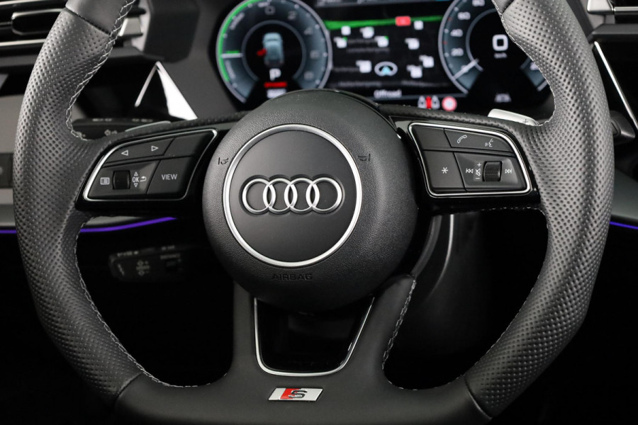 Audi A3 Sportback 45 TFSI e S edition Competition 272pk | Panoramadak | 19 inch lichtmetalen velgen | Sonos Premium Audio | Navigatie