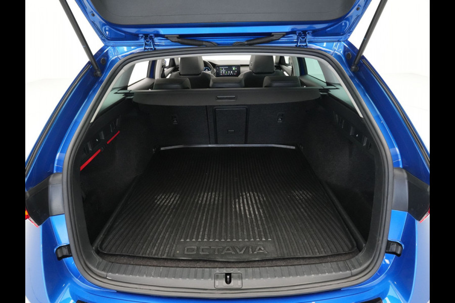 Škoda Octavia Combi 1.4 TSI 204pk iV PHEV Style First Edition Panorama Camera Matrix Led Stoelverwarming