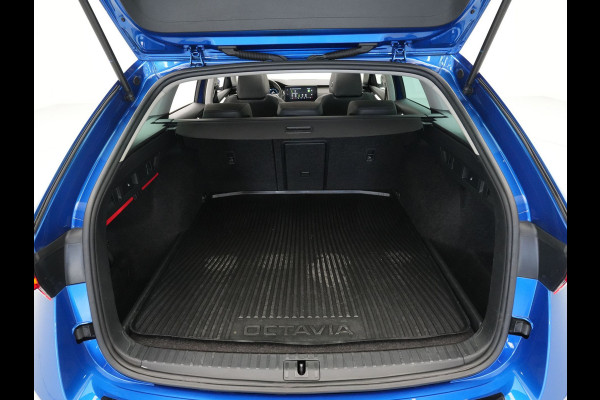 Škoda Octavia Combi 1.4 TSI 204pk iV PHEV Style First Edition Panorama Camera Matrix Led Stoelverwarming