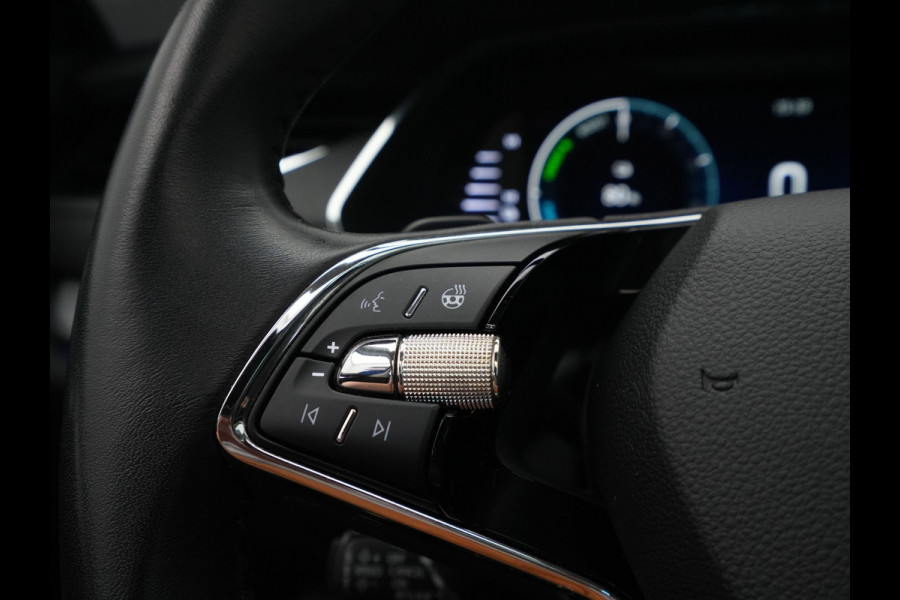 Škoda Octavia Combi 1.4 TSI 204pk iV PHEV Style First Edition Panorama Camera Matrix Led Stoelverwarming