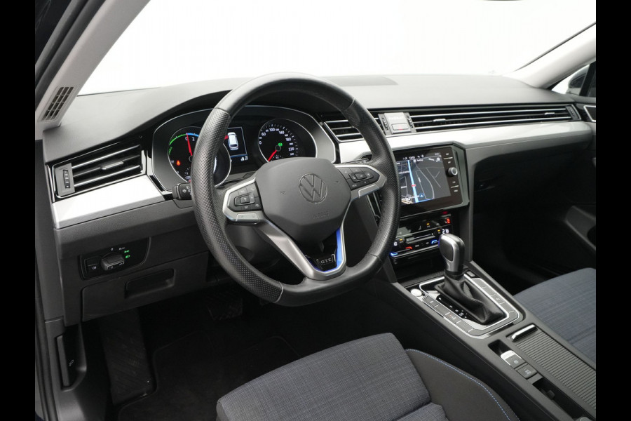Volkswagen Passat Variant 1.4 TSI 218pk PHEV GTE Trekhaak Camera Navigatie Stoelverwarming