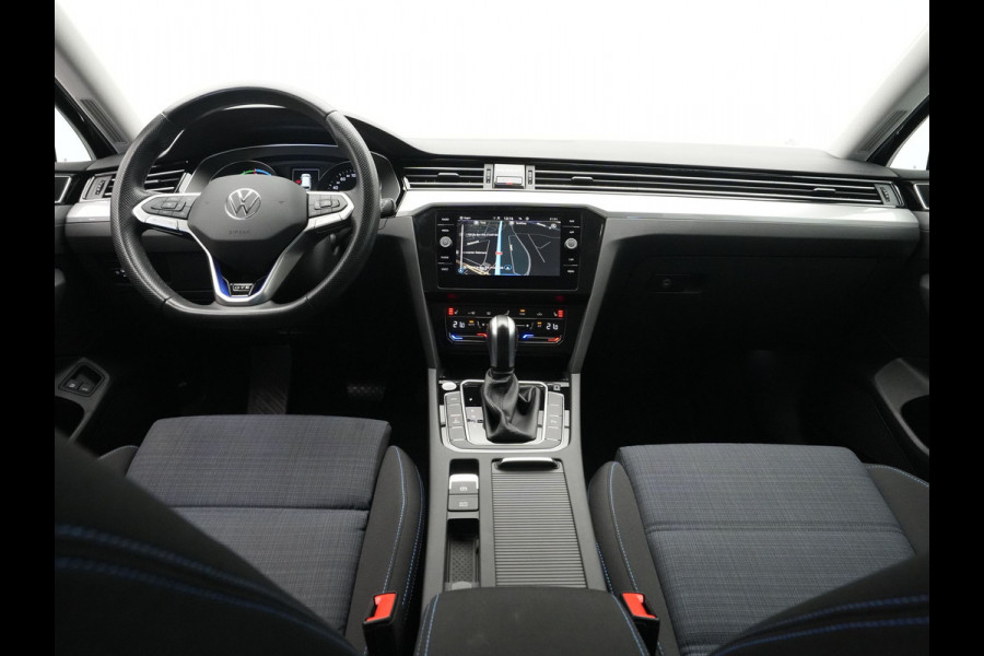 Volkswagen Passat Variant 1.4 TSI 218pk PHEV GTE Trekhaak Camera Navigatie Stoelverwarming