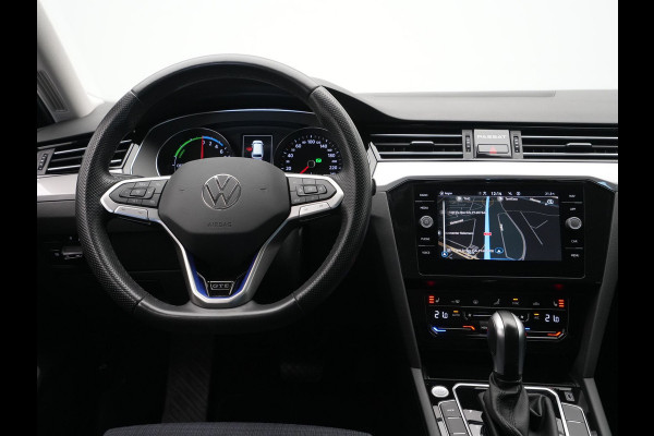 Volkswagen Passat Variant 1.4 TSI 218pk PHEV GTE Trekhaak Camera Navigatie Stoelverwarming