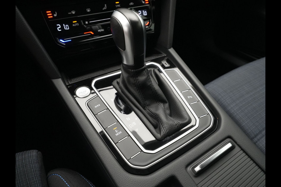Volkswagen Passat Variant 1.4 TSI 218pk PHEV GTE Trekhaak Camera Navigatie Stoelverwarming