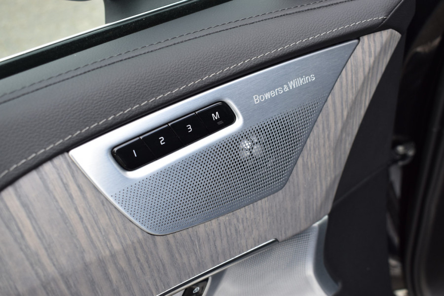 Volvo XC90 T8 455PK Recharge AWD Ultimate Bright | Luchtvering | B&W | Massage | Trekhaak | Stoelkoeling | HUD