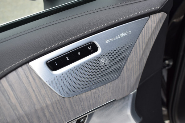 Volvo XC90 T8 455PK Recharge AWD Ultimate Bright | Luchtvering | B&W | Massage | Trekhaak | Stoelkoeling | HUD