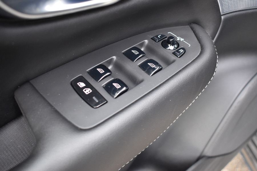 Volvo XC90 T8 455PK Recharge AWD Ultimate Bright | Luchtvering | B&W | Massage | Trekhaak | Stoelkoeling | HUD