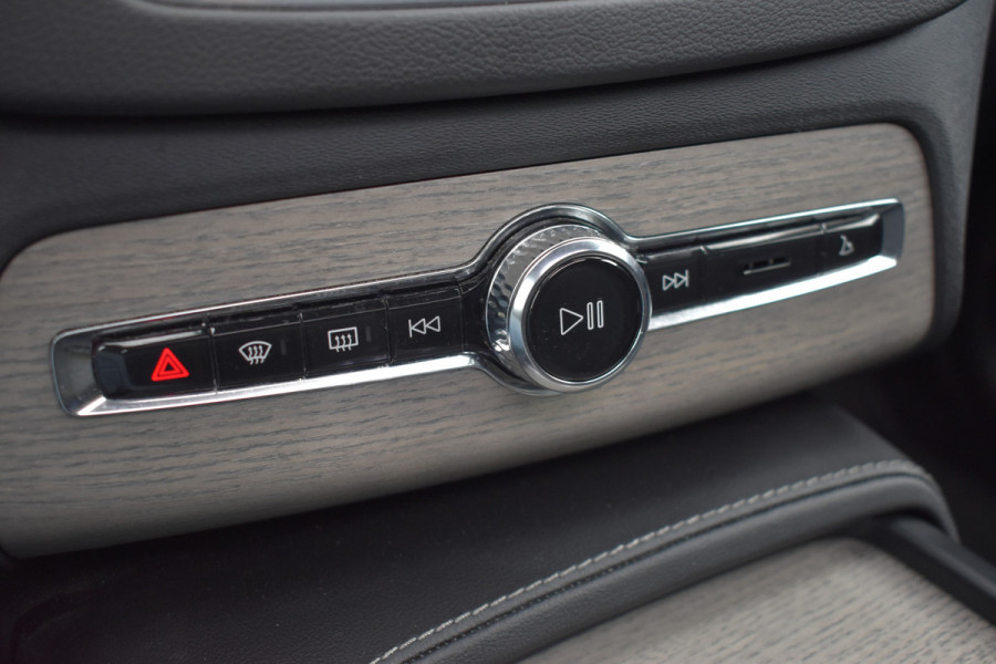 Volvo XC90 T8 455PK Recharge AWD Ultimate Bright | Luchtvering | B&W | Massage | Trekhaak | Stoelkoeling | HUD
