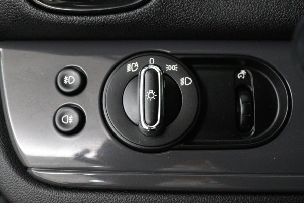 MINI Countryman 1.5 Cooper Business Edition Automaat (NAVIGATIE, PARKEERSENSOREN, CLIMA, 1e EIGENAAR, DEALER ONDERHOUDEN)