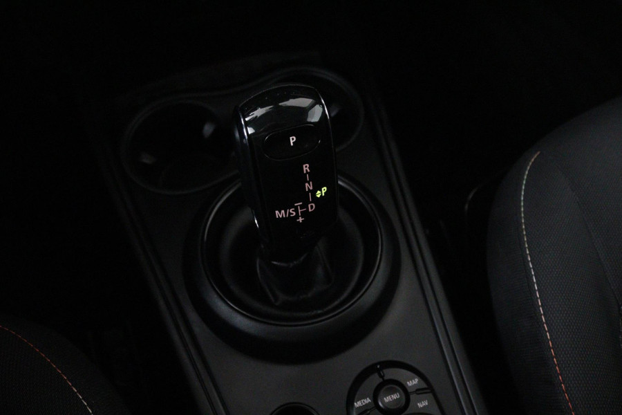 MINI Countryman 1.5 Cooper Business Edition Automaat (NAVIGATIE, PARKEERSENSOREN, CLIMA, 1e EIGENAAR, DEALER ONDERHOUDEN)