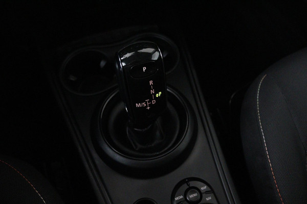 MINI Countryman 1.5 Cooper Business Edition Automaat (NAVIGATIE, PARKEERSENSOREN, CLIMA, 1e EIGENAAR, DEALER ONDERHOUDEN)