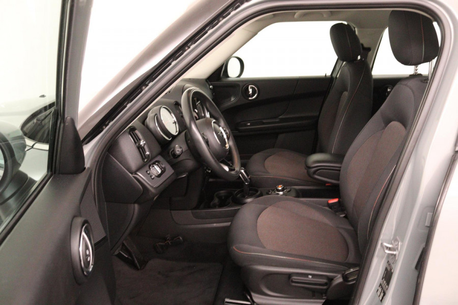 MINI Countryman 1.5 Cooper Business Edition Automaat (NAVIGATIE, PARKEERSENSOREN, CLIMA, 1e EIGENAAR, DEALER ONDERHOUDEN)