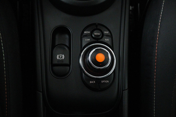 MINI Countryman 1.5 Cooper Business Edition Automaat (NAVIGATIE, PARKEERSENSOREN, CLIMA, 1e EIGENAAR, DEALER ONDERHOUDEN)