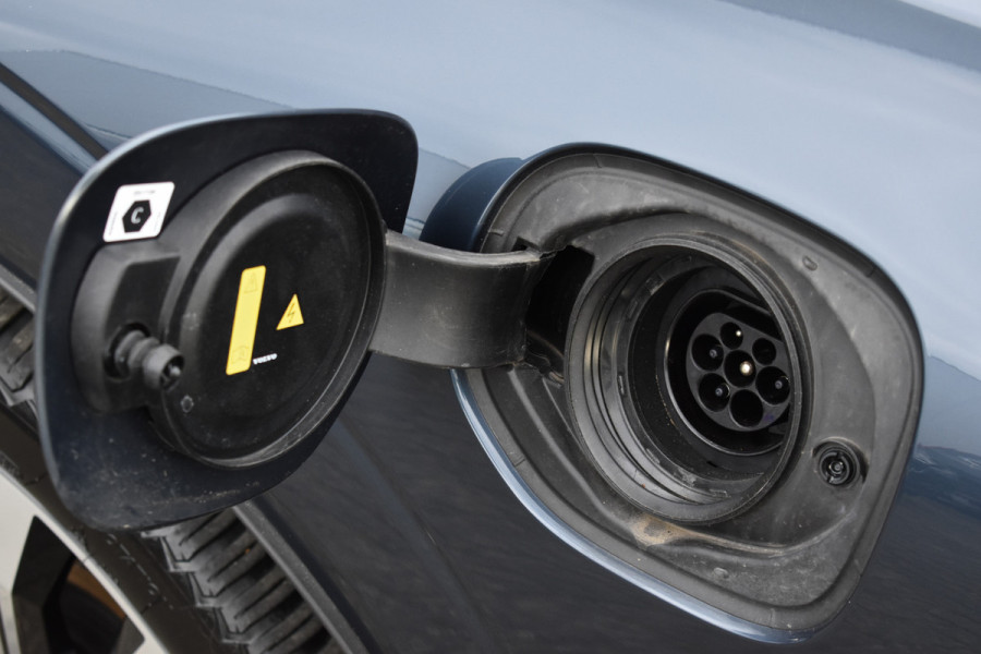 Volvo XC60 T6 Plug-in hybrid AWD Plus Bright | 21''LMV | H&K | Geventileerd leder | 360 Camera | ACC | Trekhaak