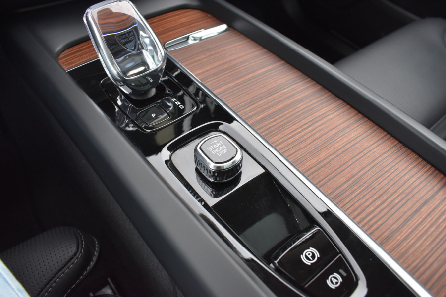 Volvo XC60 T6 Plug-in hybrid AWD Plus Bright | 21''LMV | H&K | Geventileerd leder | 360 Camera | ACC | Trekhaak