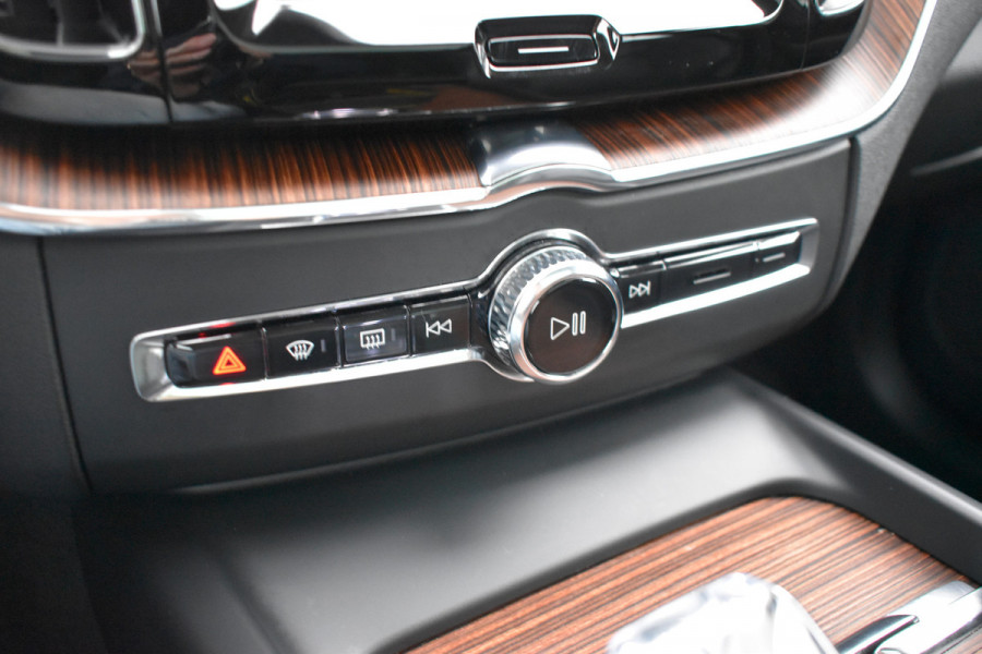 Volvo XC60 T6 Plug-in hybrid AWD Plus Bright | 21''LMV | H&K | Geventileerd leder | 360 Camera | ACC | Trekhaak