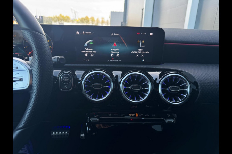 Mercedes-Benz A-Klasse 200 AMG Line M2023 FULL PANO NAVI CAMERA SFEERVERLICHTING ELEK P