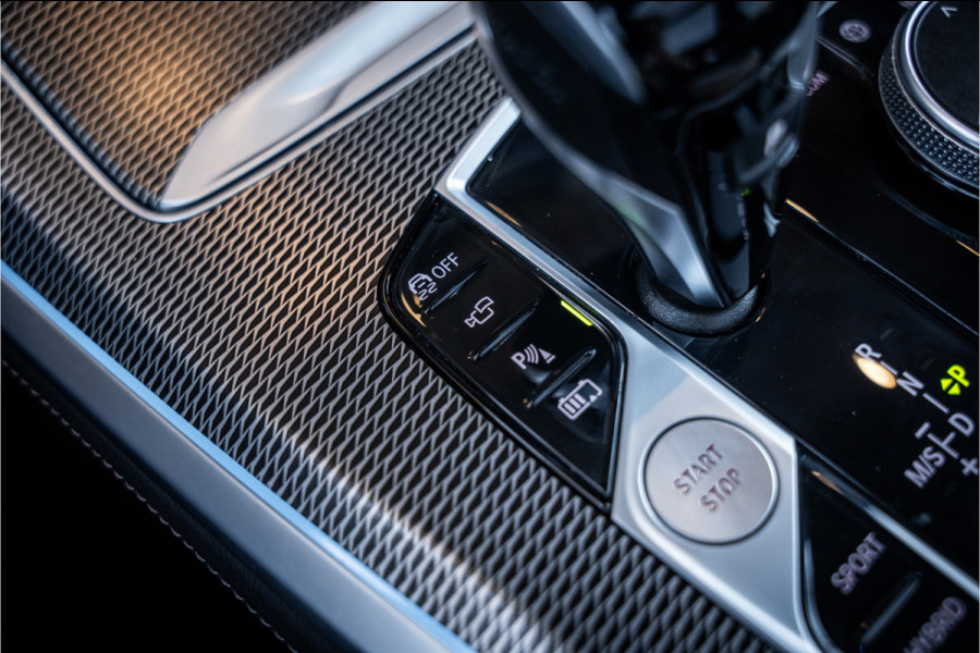 BMW X5 xDrive45e High Executive - M Sport | Panorama | Elek. Trekhaak | 360 Camera | Memory