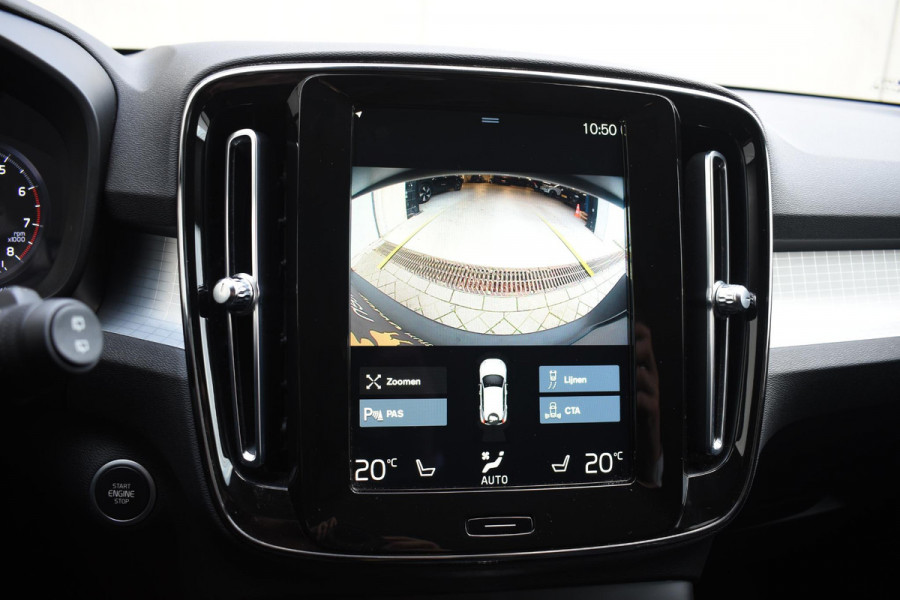 Volvo XC40 T2 129PK Business Pro / Navigatie / Parkeersensoren + Camera / Adaptieve Cruise Control / Stuur-Stoelverwarming / Elektrische Achterklep / LM Velgen