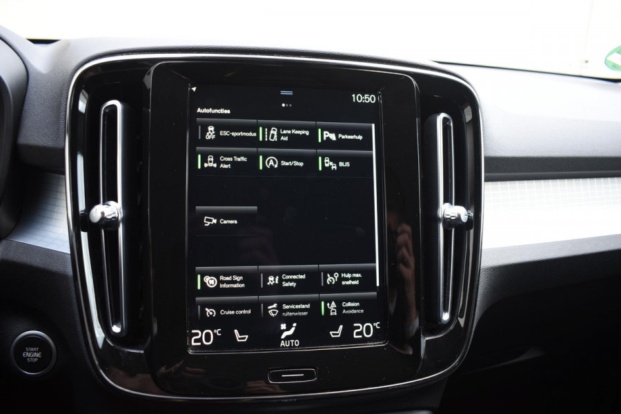 Volvo XC40 T2 129PK Business Pro / Navigatie / Parkeersensoren + Camera / Adaptieve Cruise Control / Stuur-Stoelverwarming / Elektrische Achterklep / LM Velgen