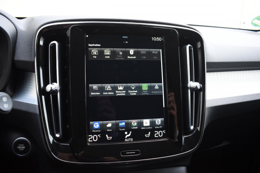 Volvo XC40 T2 129PK Business Pro / Navigatie / Parkeersensoren + Camera / Adaptieve Cruise Control / Stuur-Stoelverwarming / Elektrische Achterklep / LM Velgen