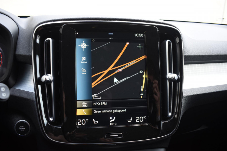 Volvo XC40 T2 129PK Business Pro / Navigatie / Parkeersensoren + Camera / Adaptieve Cruise Control / Stuur-Stoelverwarming / Elektrische Achterklep / LM Velgen